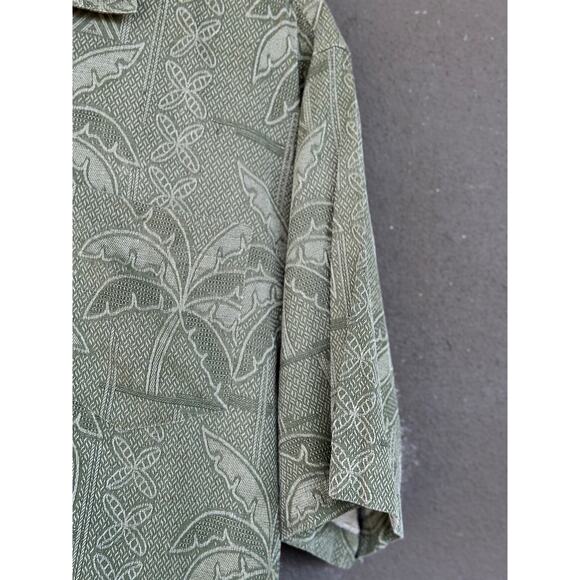 St. John’s Bay 100% Silk Shirt Men’s Medium Button Up Green Embossed Hawaiian - Picture 3 of 9